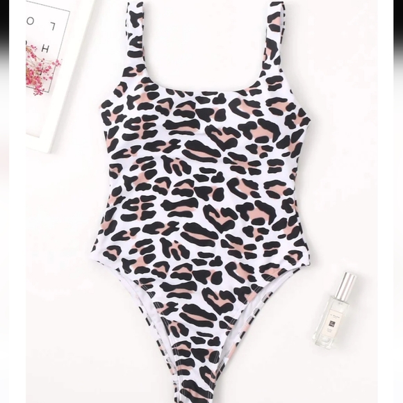 NWT LEOPARD ONE PIECE BATHING SUIT + NWT The Day Fashion Sunglasses - Picture 5 of 16